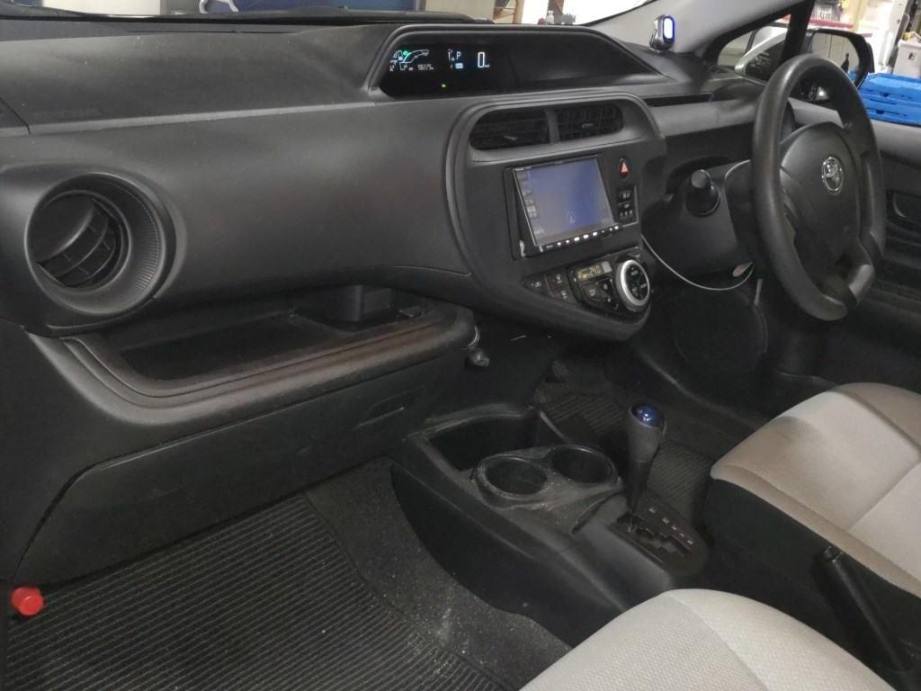 Toyota Aqua L