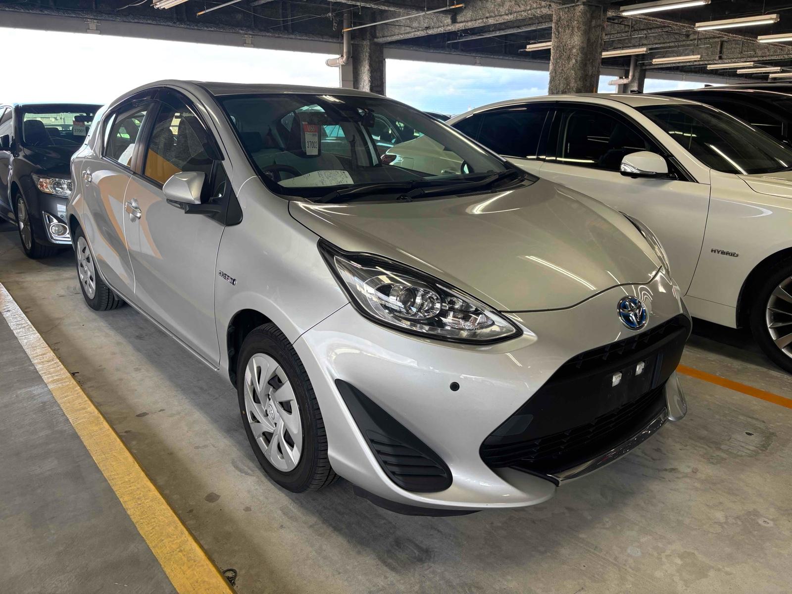 Toyota Aqua L