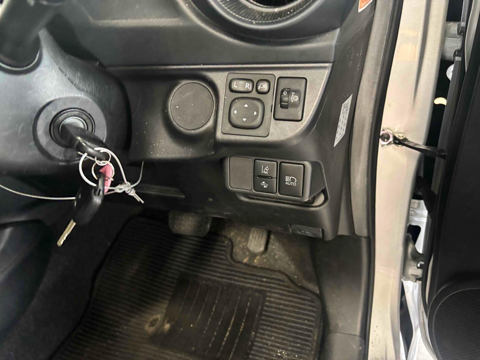 Toyota Aqua L