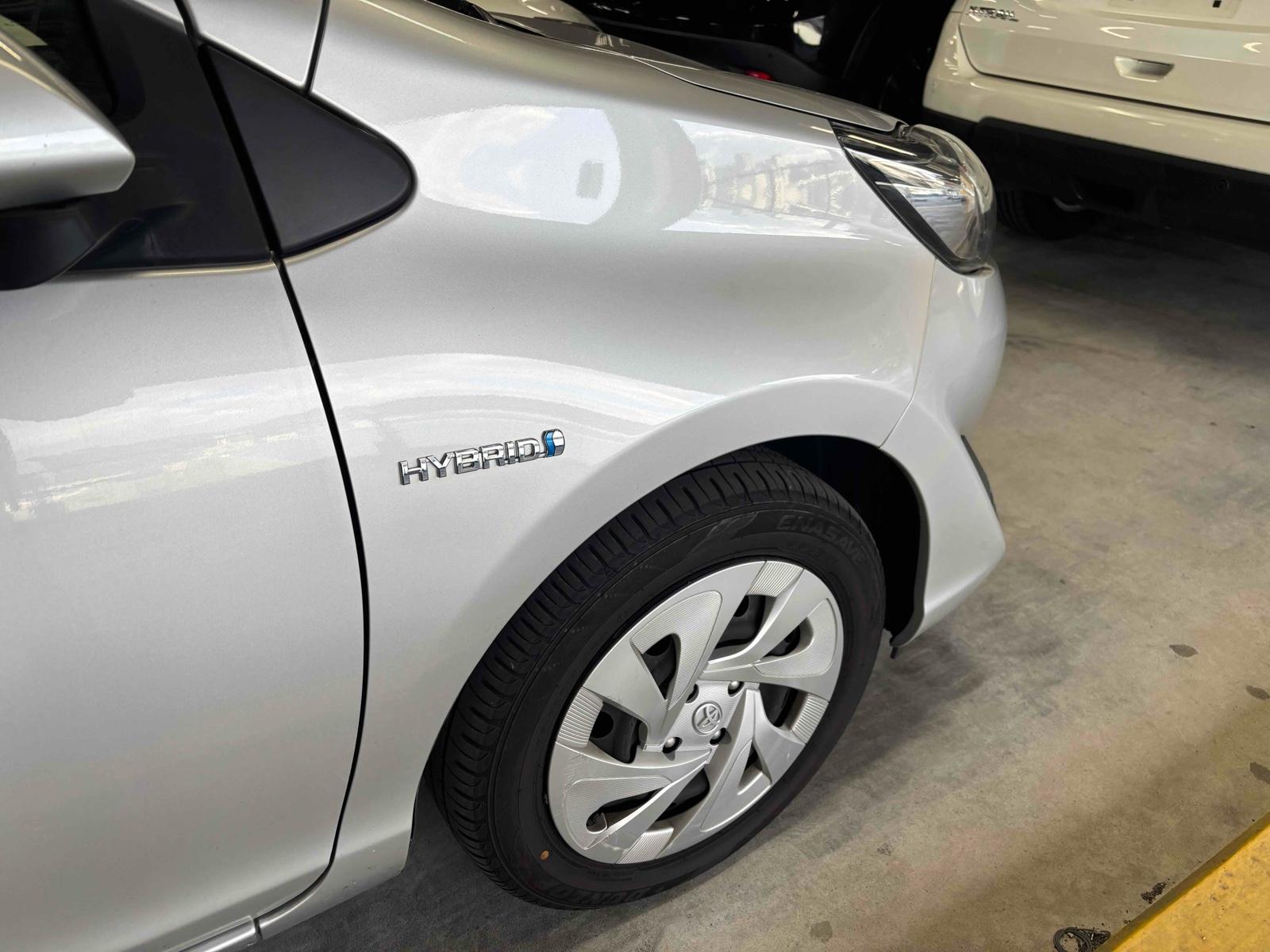 Toyota Aqua L