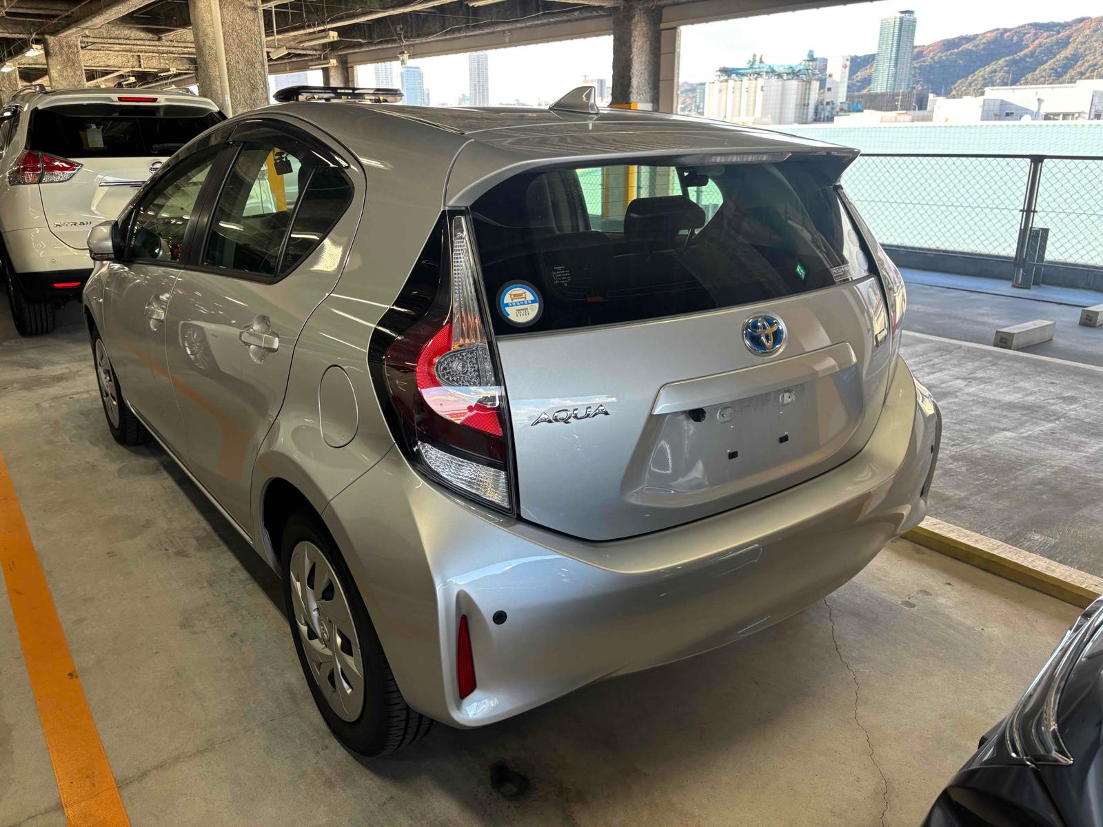 Toyota Aqua L