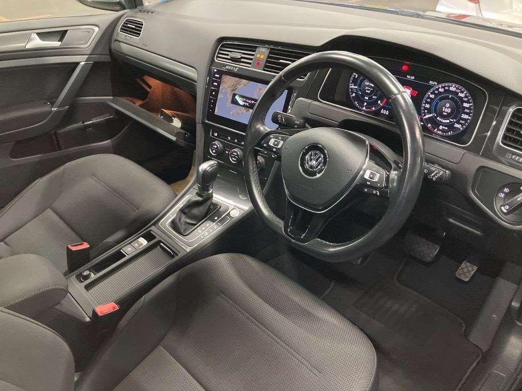Volkswagen Golf TSIコンフォートライン マイスター