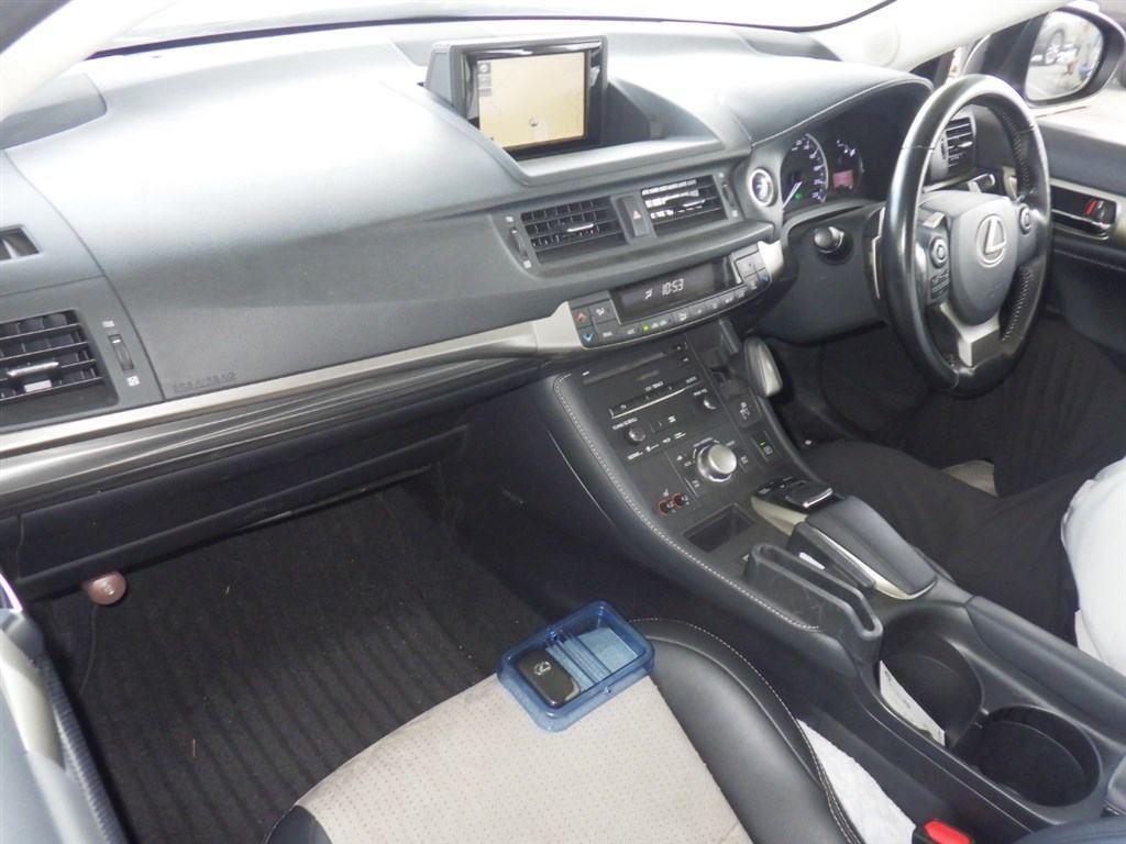 Lexus CT CT200HKRU TWO LIS MANY