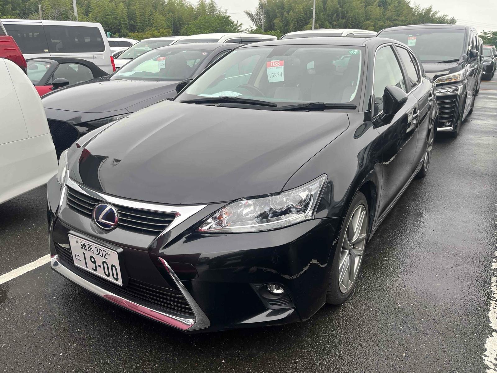 Lexus CT CT200HKRU TWO LIS MANY