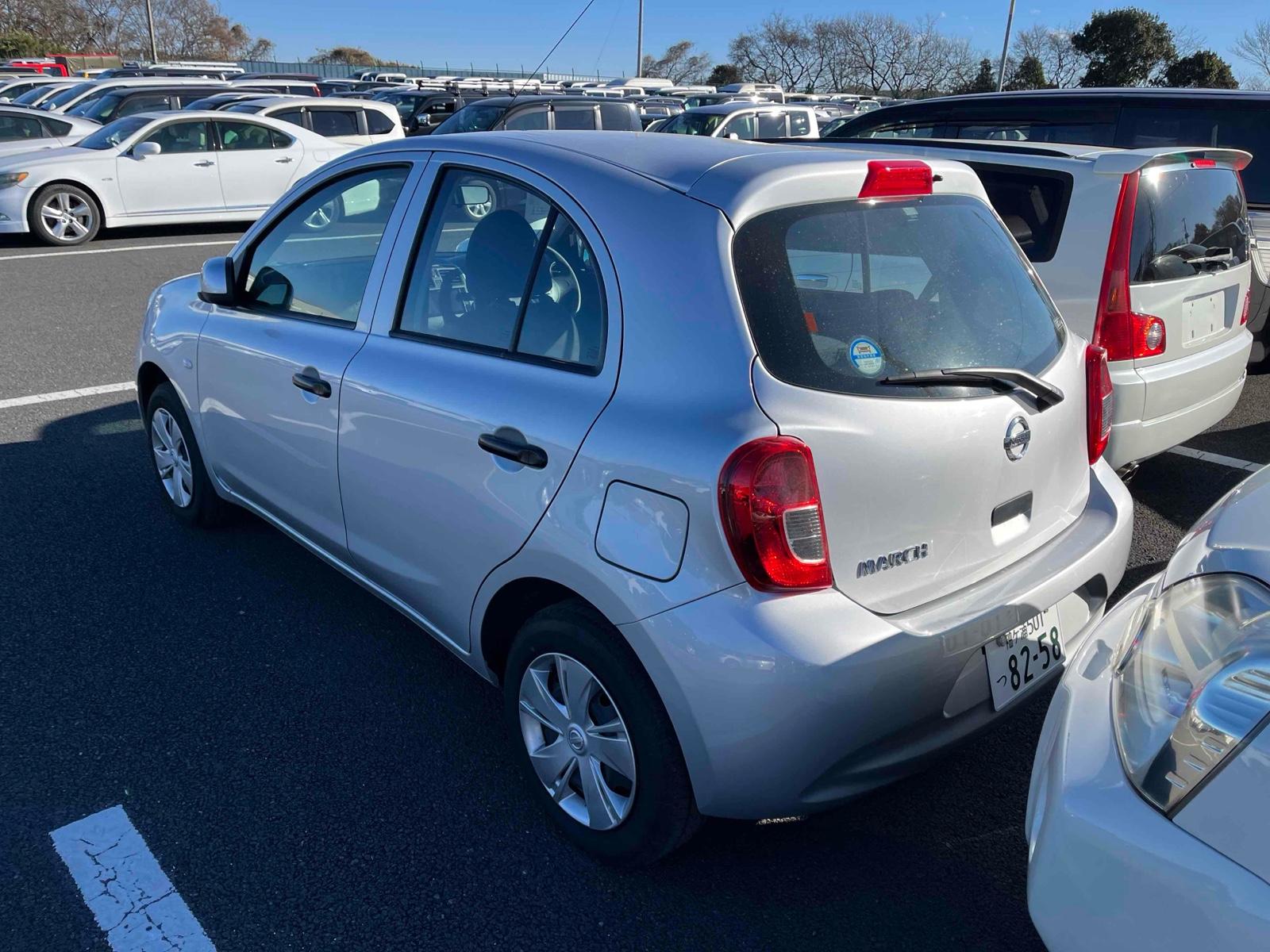 Nissan MARCH S