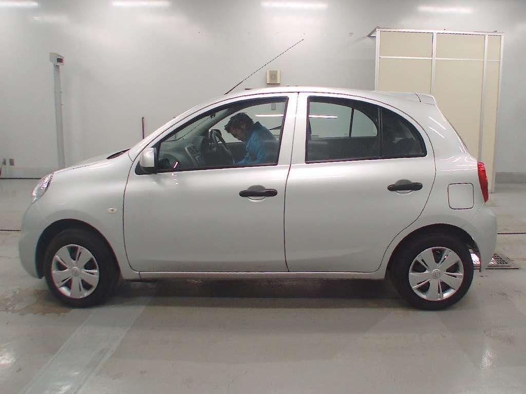 Nissan MARCH S