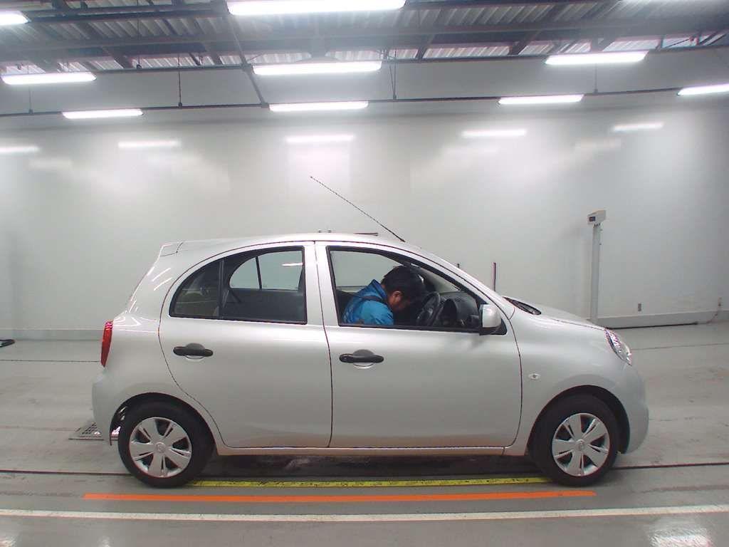 Nissan MARCH S