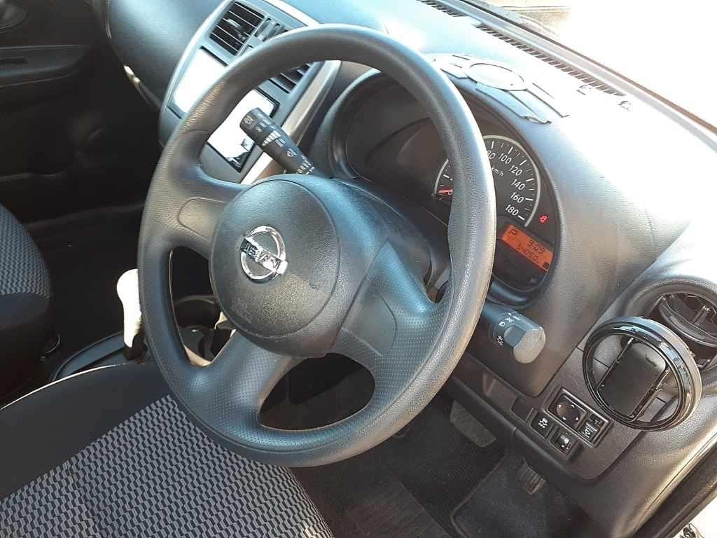 Nissan MARCH S