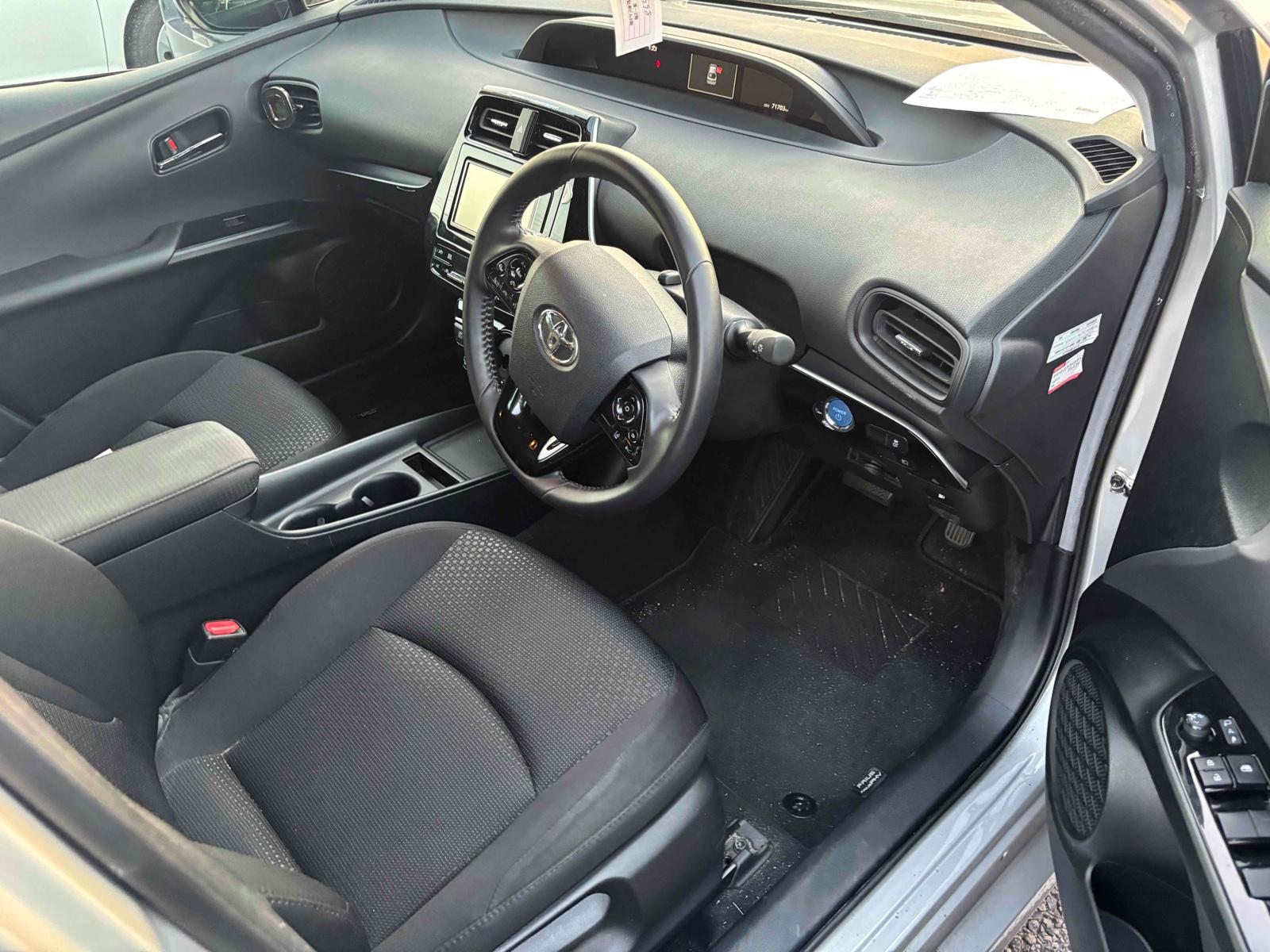 Toyota Prius S SAFETY SENS