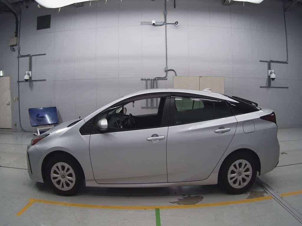 Toyota Prius S SAFETY SENS