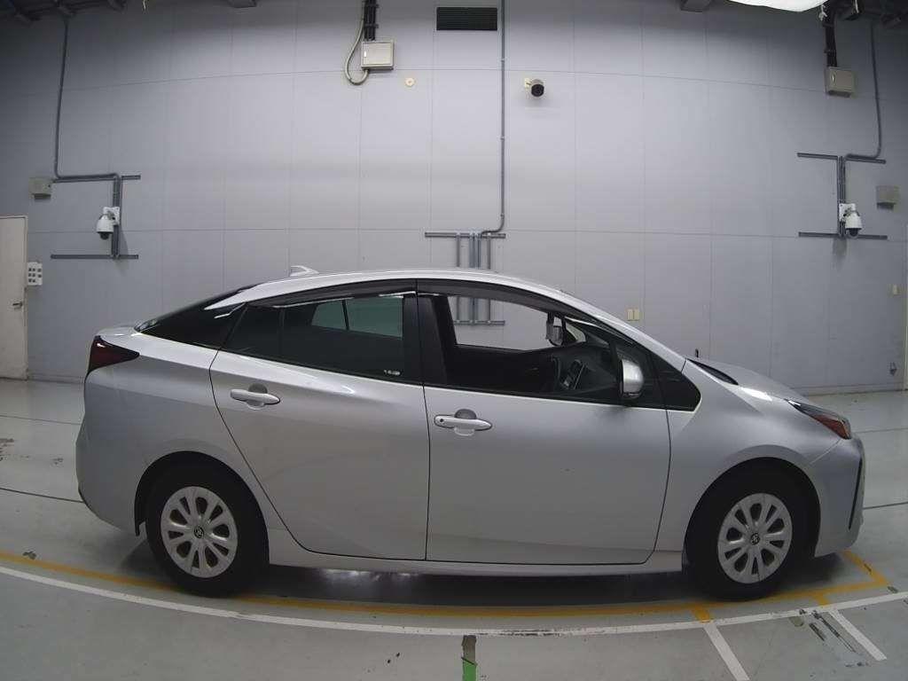 Toyota Prius S SAFETY SENS