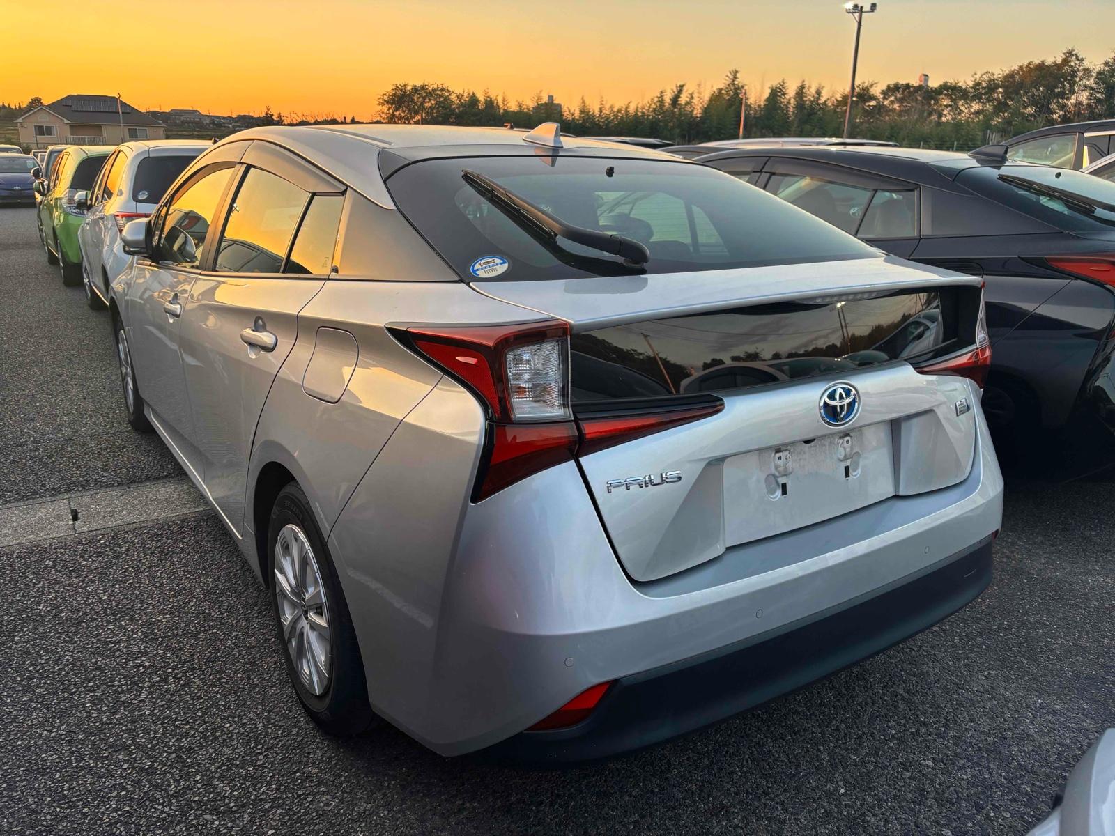 Toyota Prius S SAFETY SENS