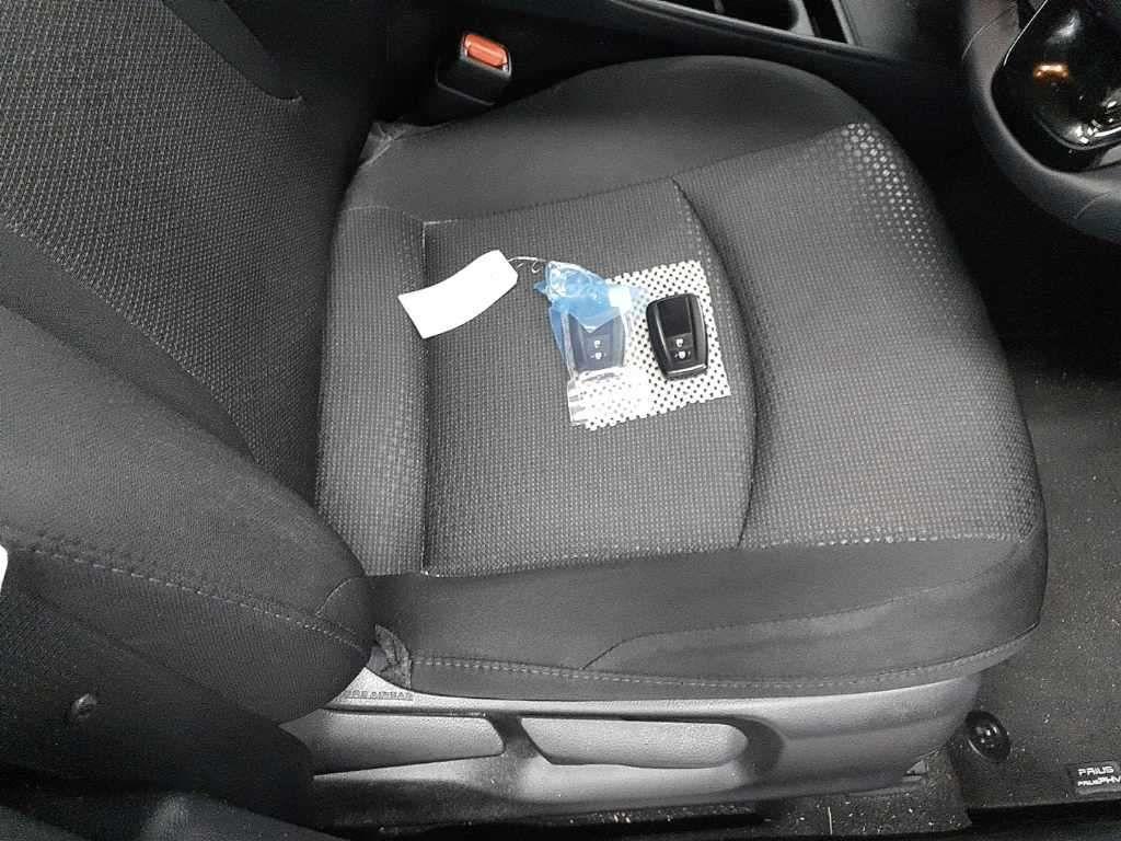 Toyota Prius S SAFETY SENS