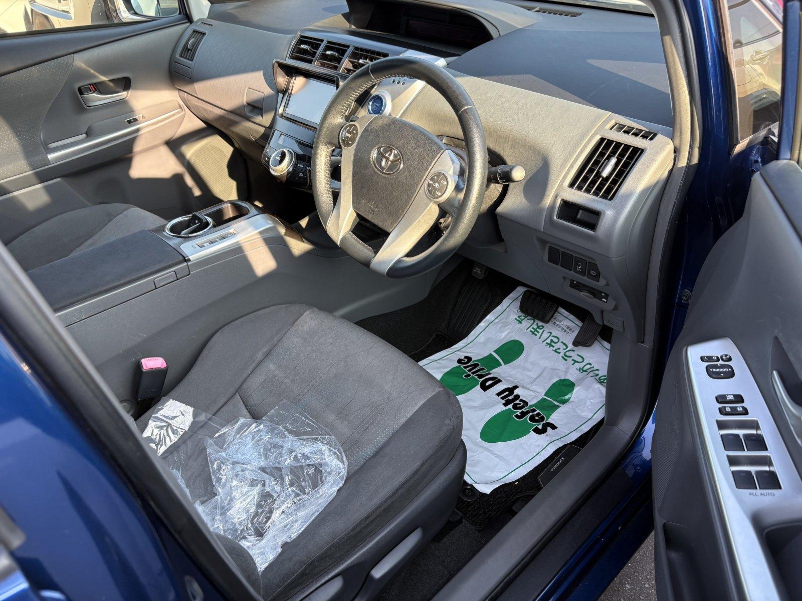 Toyota Prius ALPHA G TOURING SELECTION