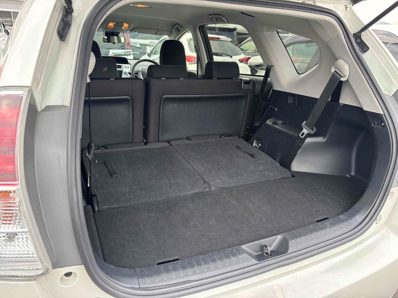 Toyota Prius ALPHA S