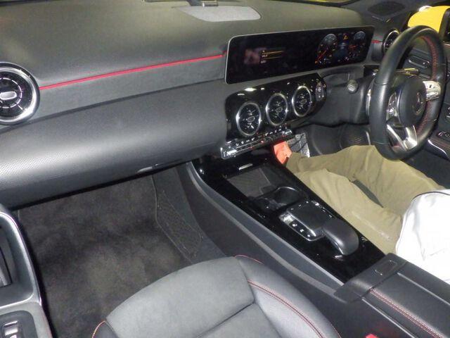 Mercedes-Benz A-class A200D AMG LINE