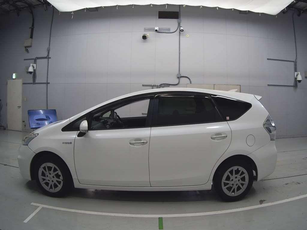 Toyota Prius ALPHA S TUNE BLACK