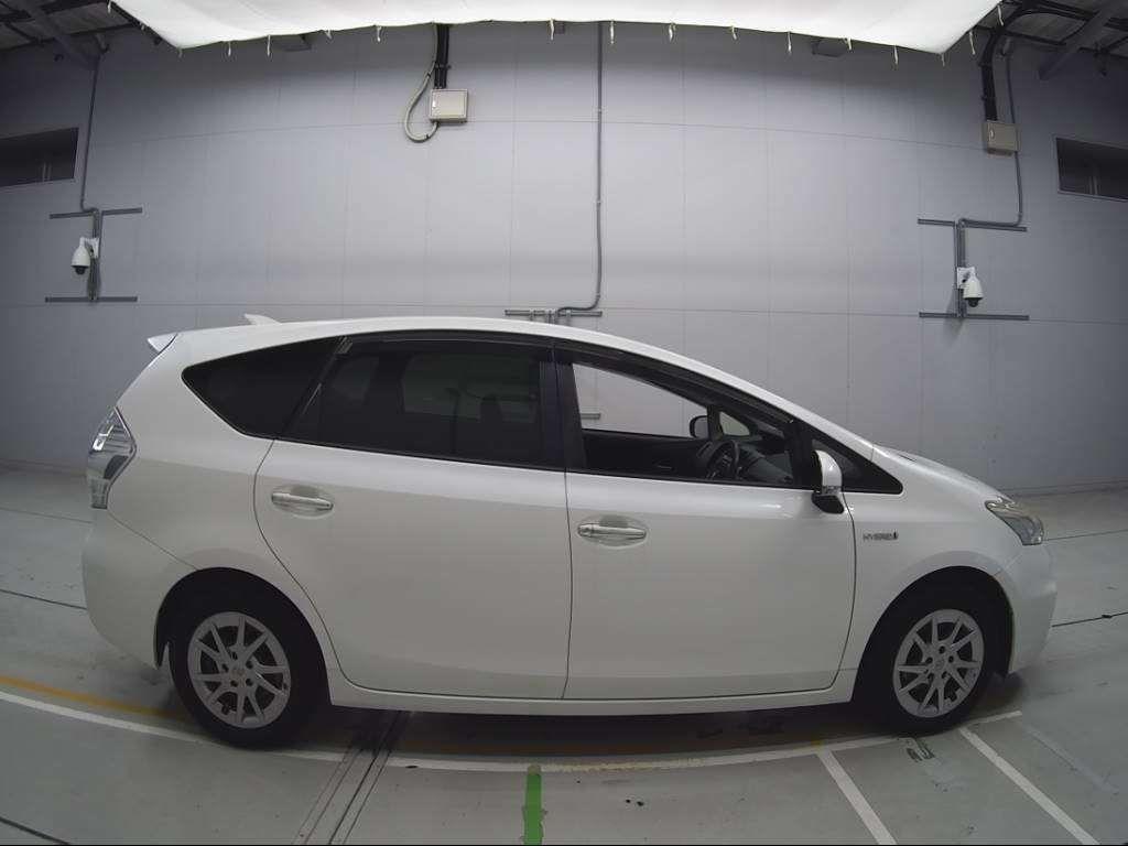 Toyota Prius ALPHA S TUNE BLACK