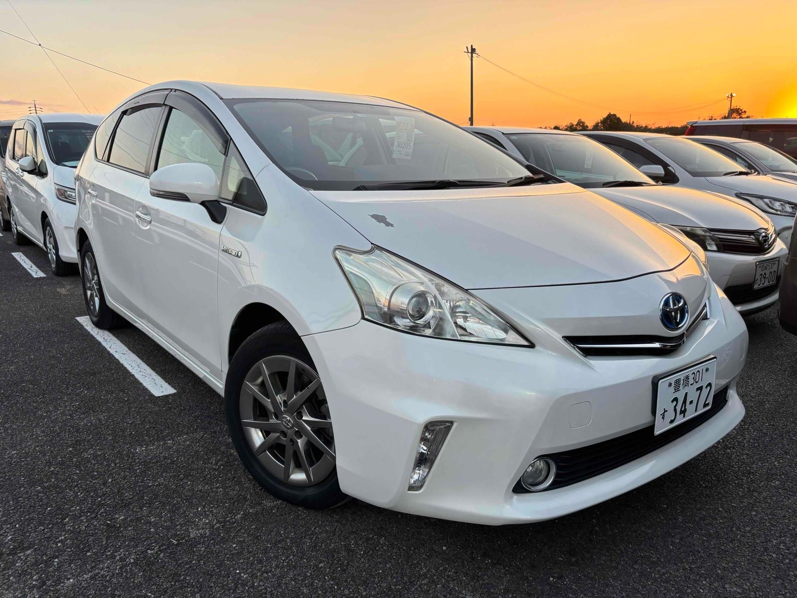 Toyota Prius ALPHA S TUNE BLACK