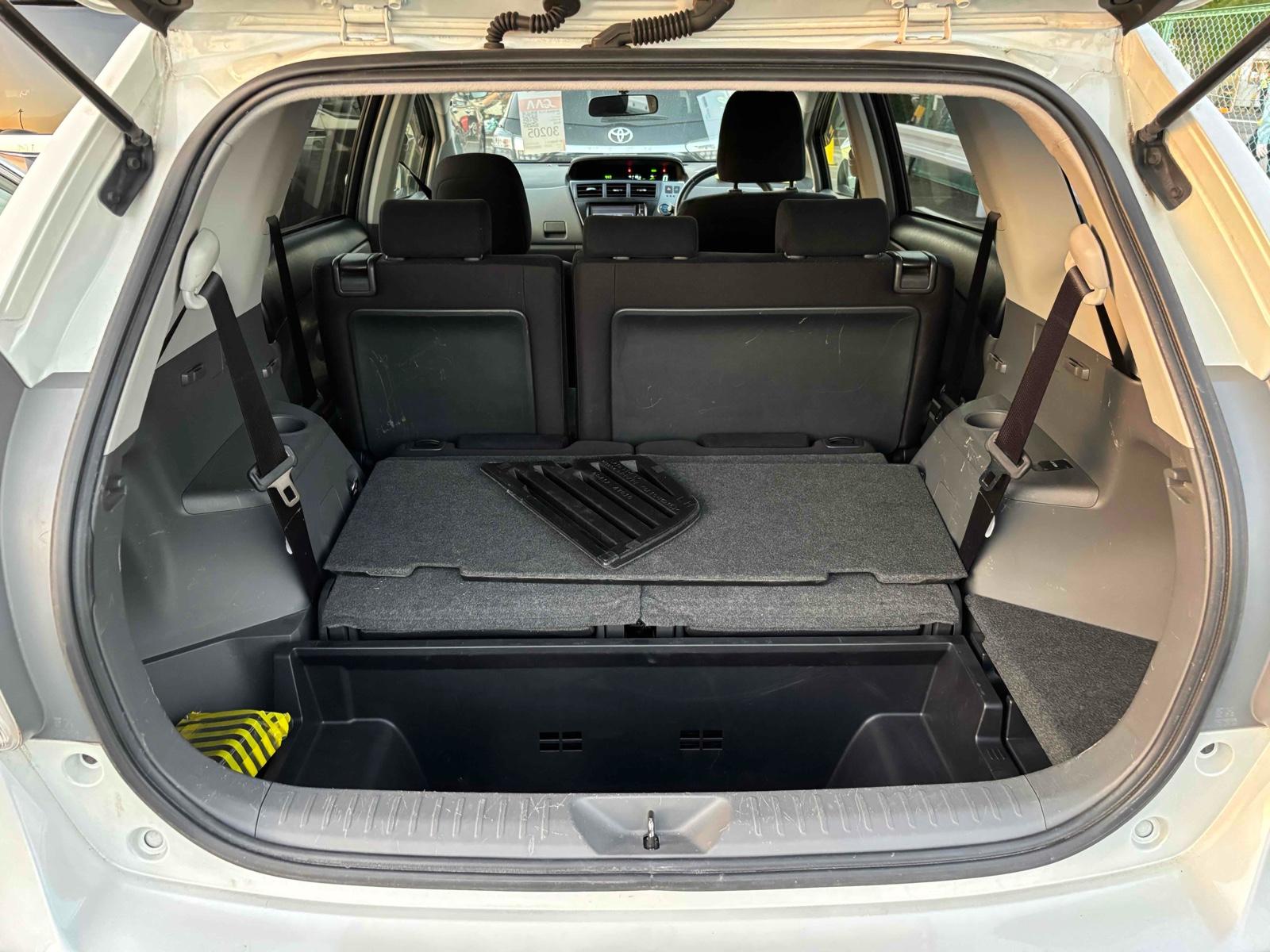 Toyota Prius ALPHA S TUNE BLACK