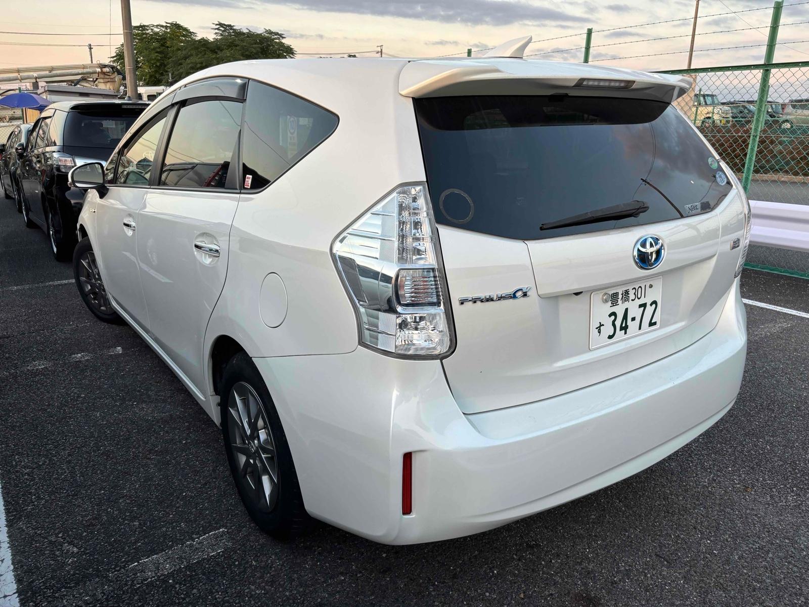 Toyota Prius ALPHA S TUNE BLACK