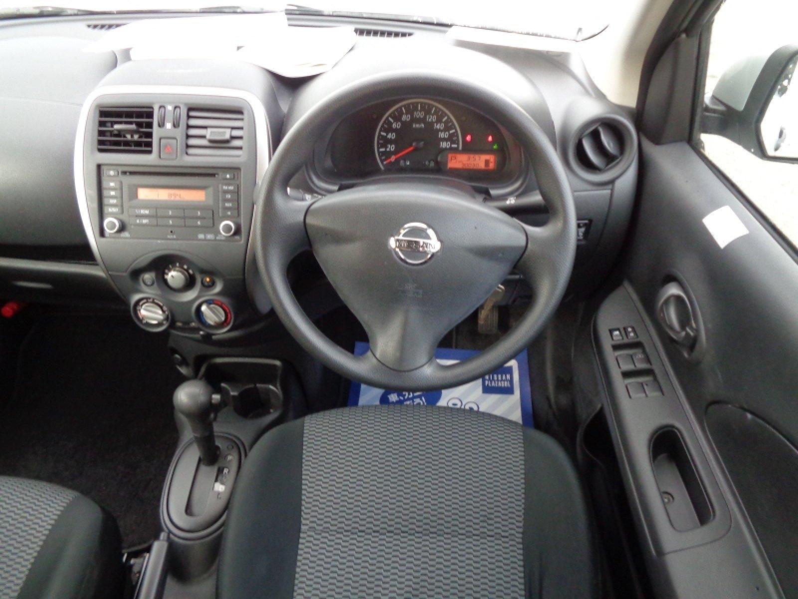 Nissan MARCH S