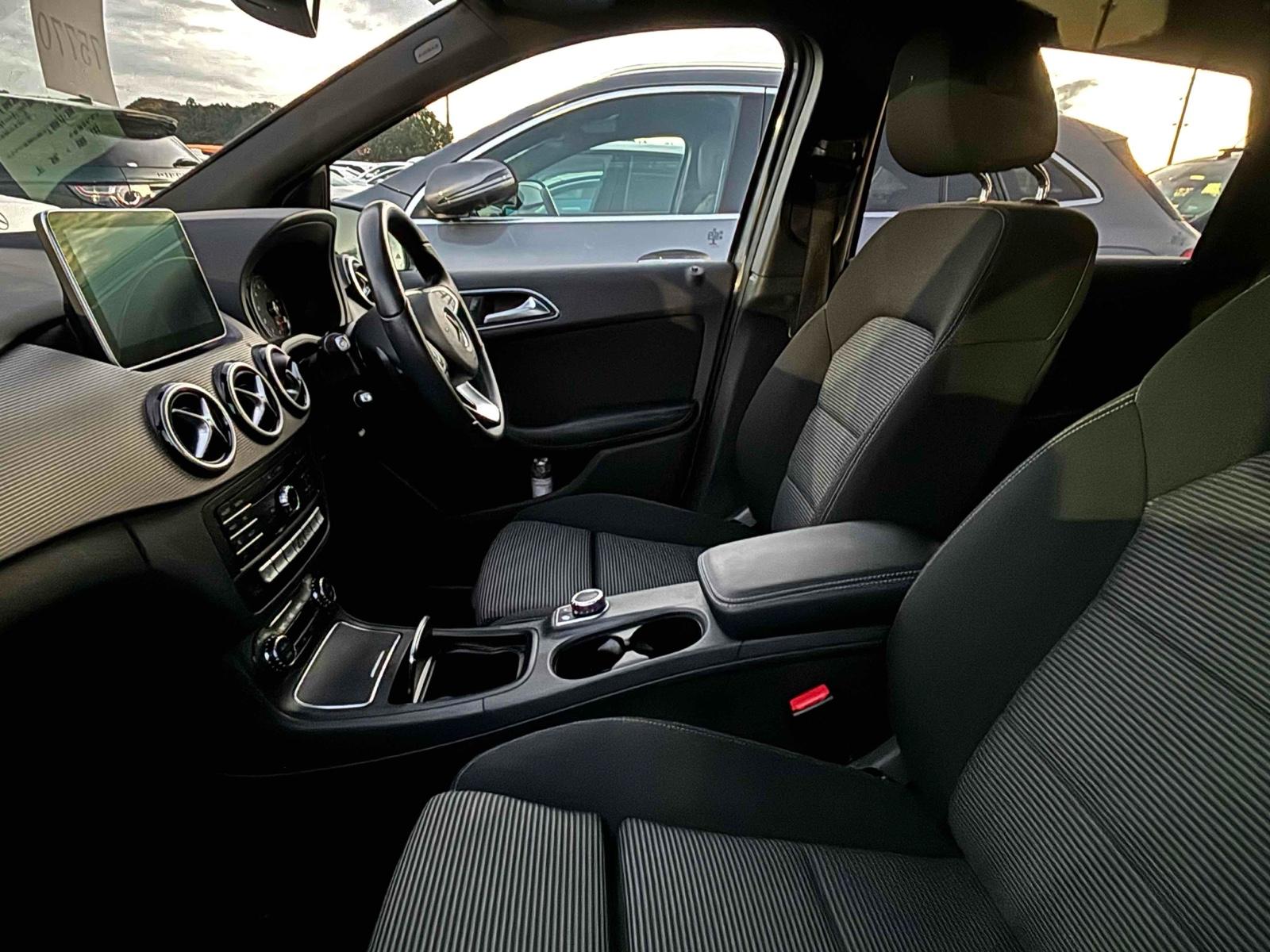 Mercedes-Benz B-CLASS B180