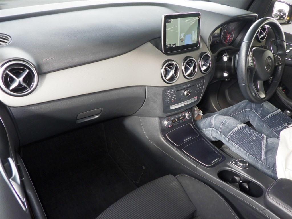 Mercedes-Benz B-CLASS B180