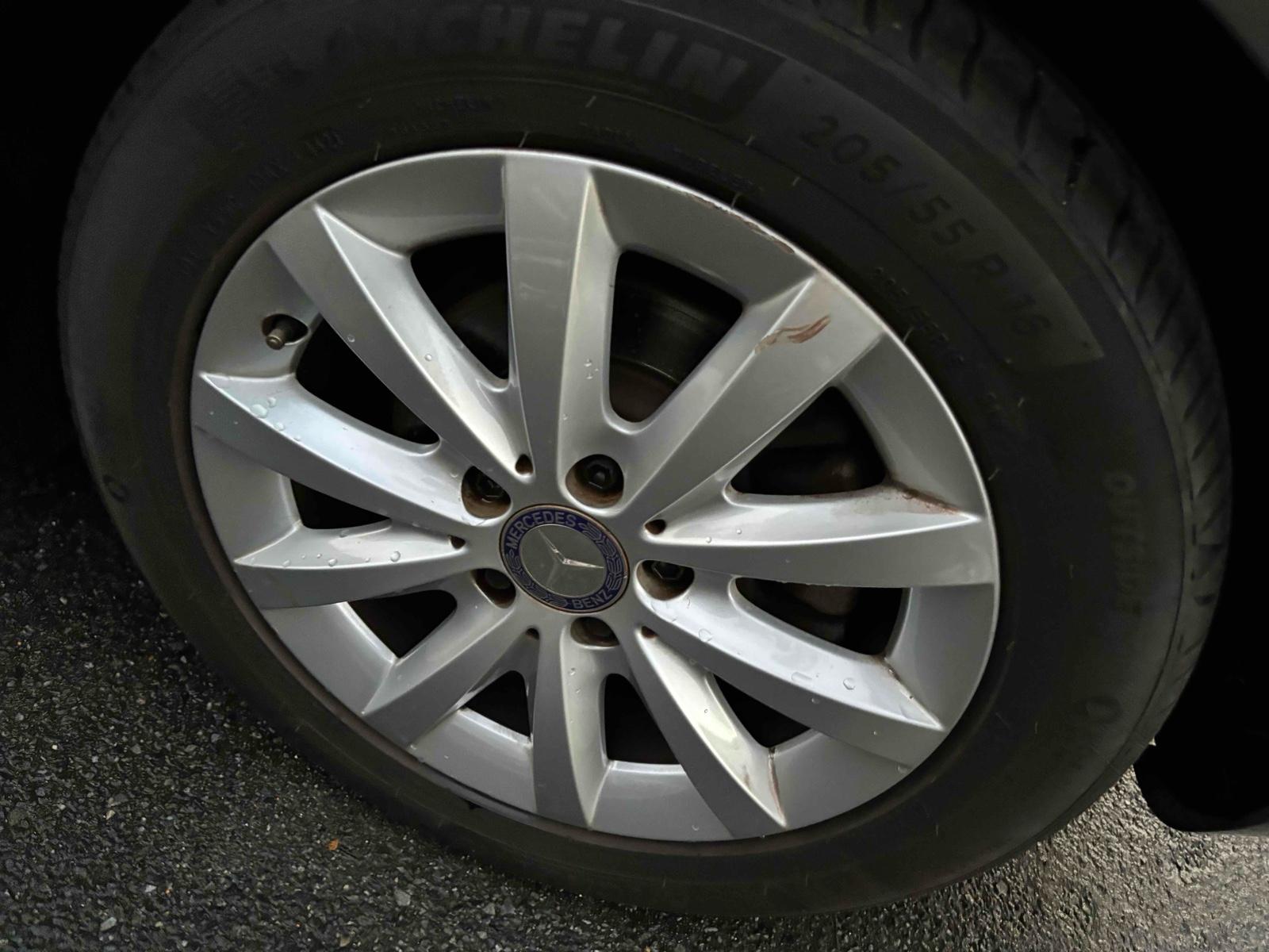 Mercedes-Benz B-CLASS B180