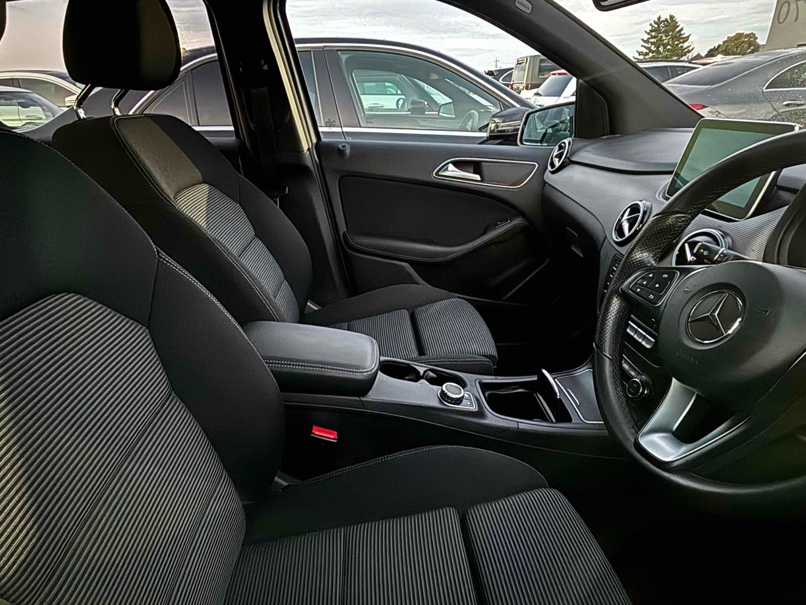 Mercedes-Benz B-CLASS B180