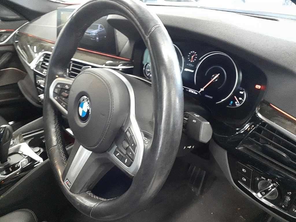 BMW 530 E M SPORT I PAFOMANS