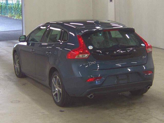 Volvo V40 D4 MOMENTUM