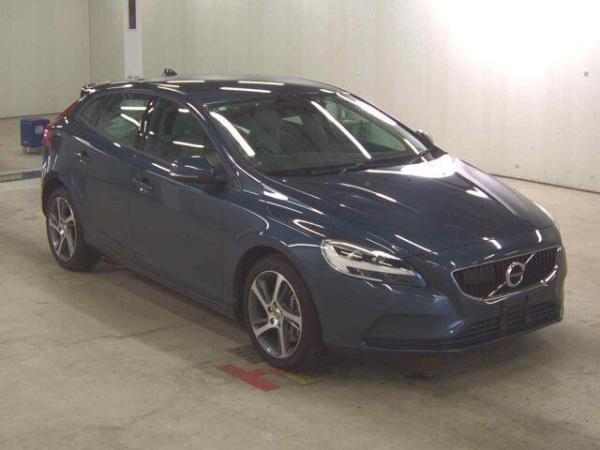 Volvo V40 D4 MOMENTUM