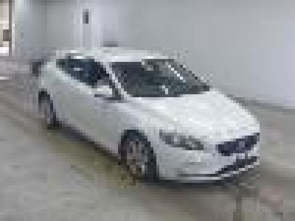 Volvo V40 D4