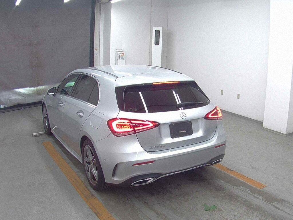 Mercedes-Benz A-class A200D AMG LINE