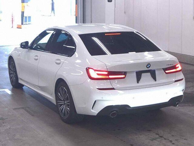 BMW 3 Series 4d 330E M-SPORT