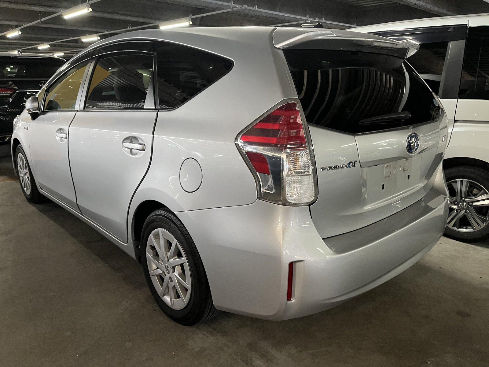 Toyota Prius ALPHA S