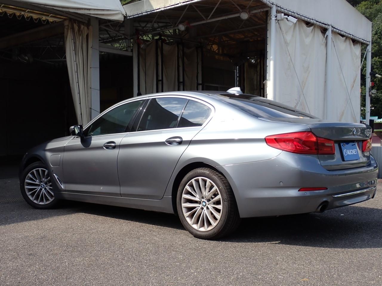 BMW 5 Series ５３０ｅアイパフォーマンスラグジュアリー