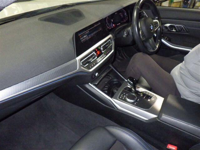 BMW 3 Series 4d 330E M-SPORT