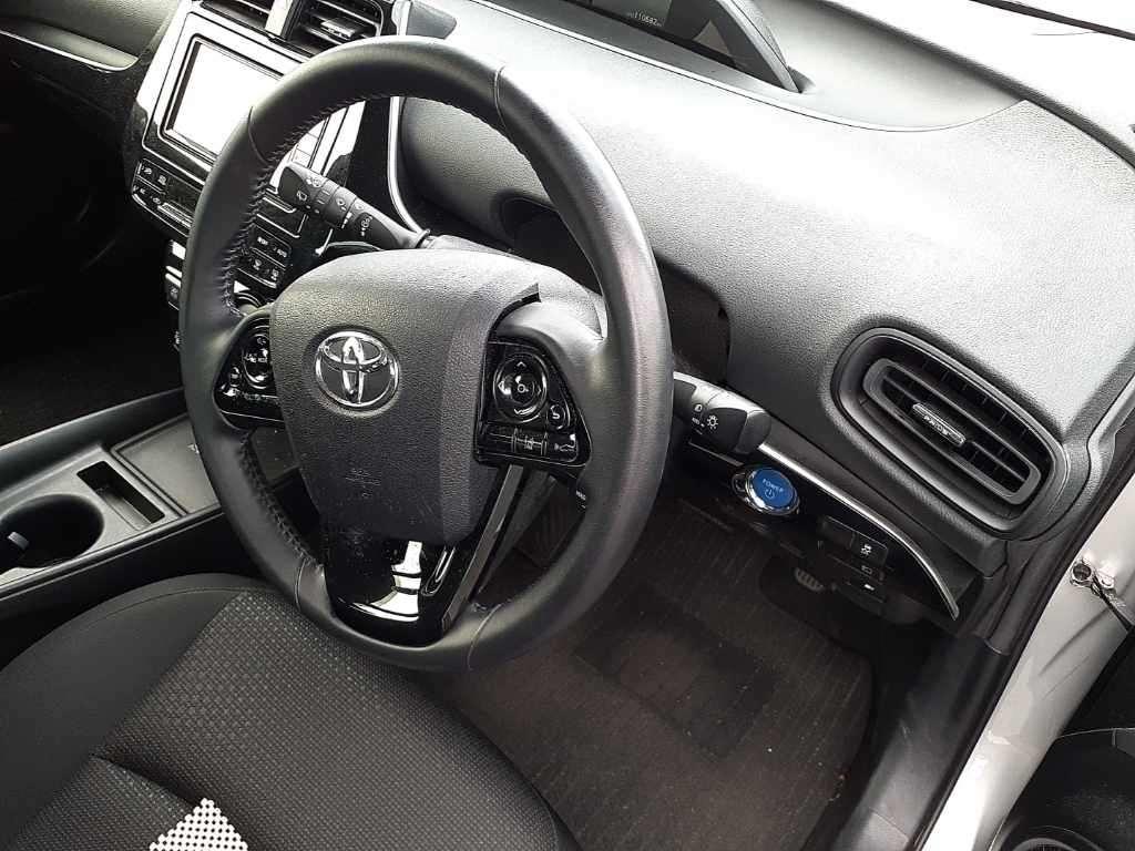 Toyota Prius S SAFETY SENS