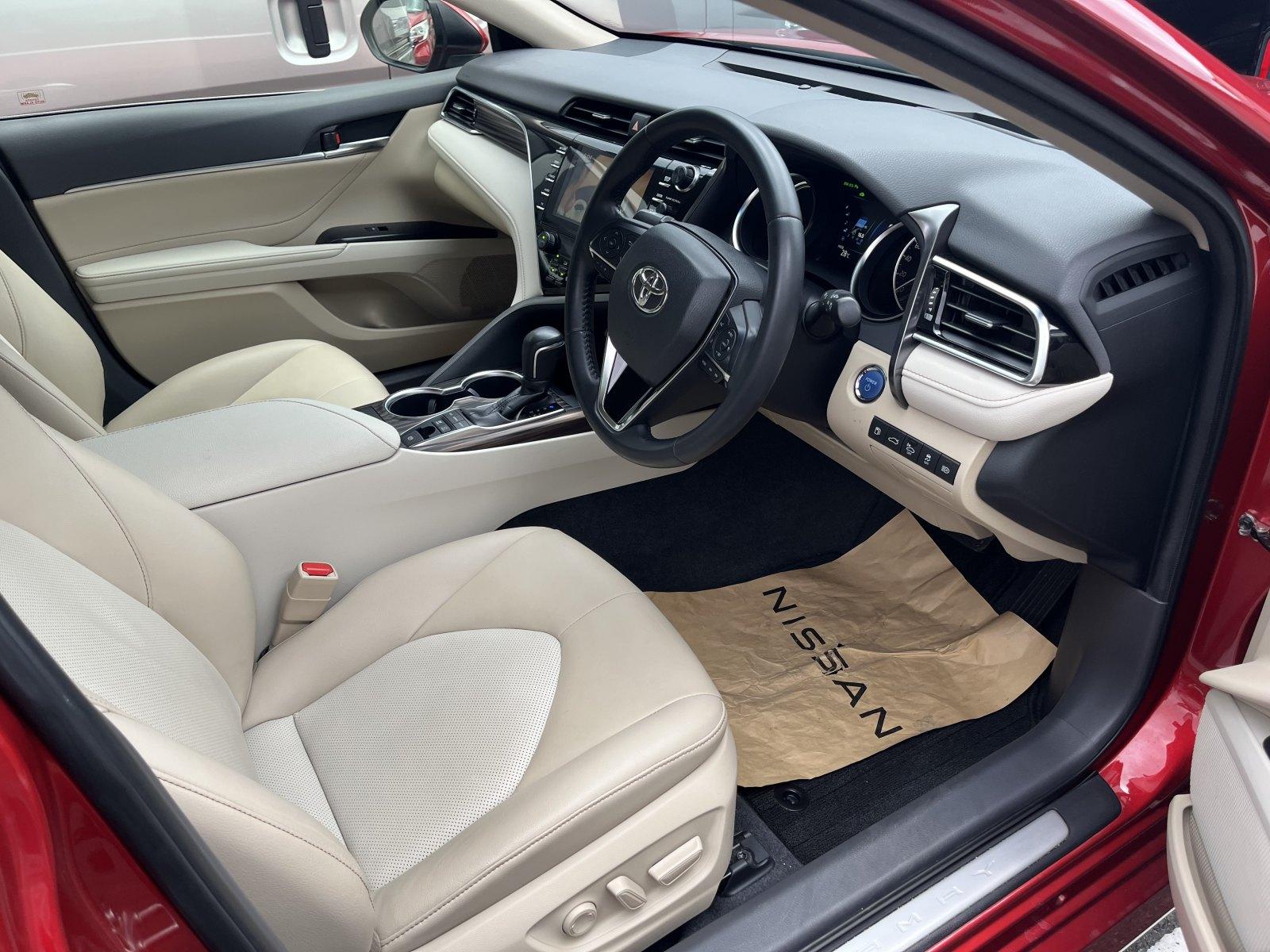 Toyota Camry G LEATHER PACKAGE