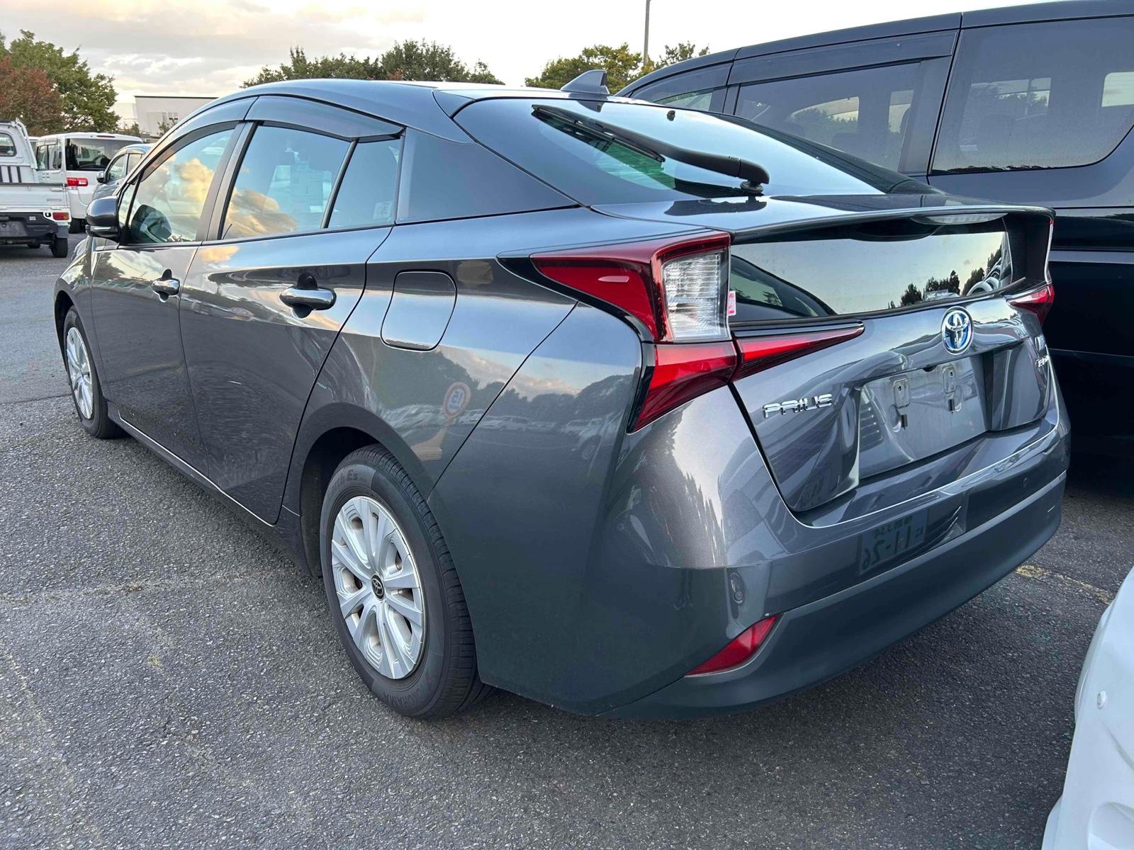 Toyota Prius S SAFETY PLUS 2 4WD