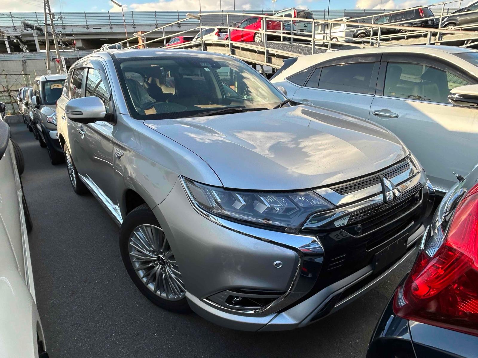 Mitsubishi Outlander PHEV G PLUS PACKAGE 4WD