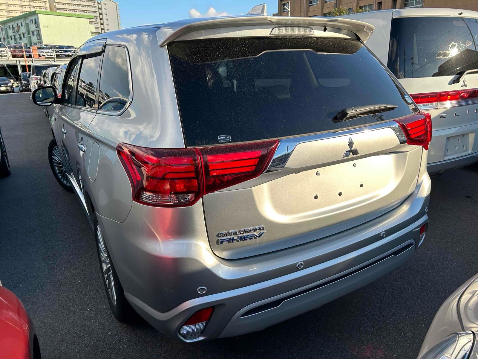 Mitsubishi Outlander PHEV G PLUS PACKAGE 4WD