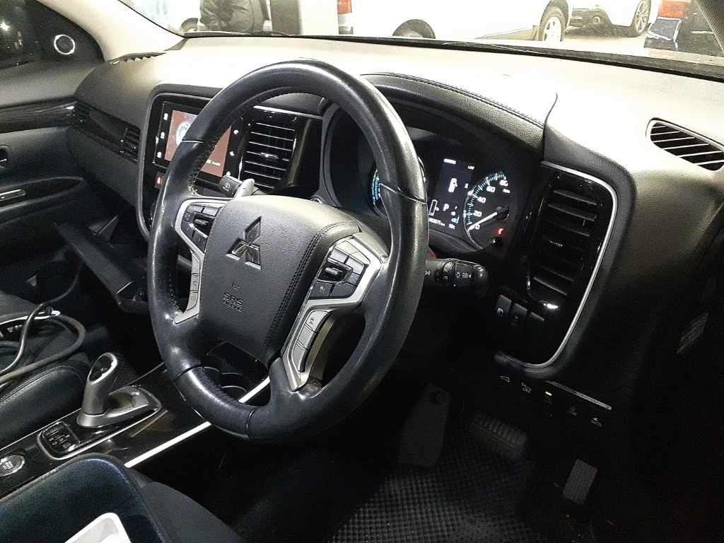 Mitsubishi Outlander Phev G NAVIGATION PACKAGE 4WD
