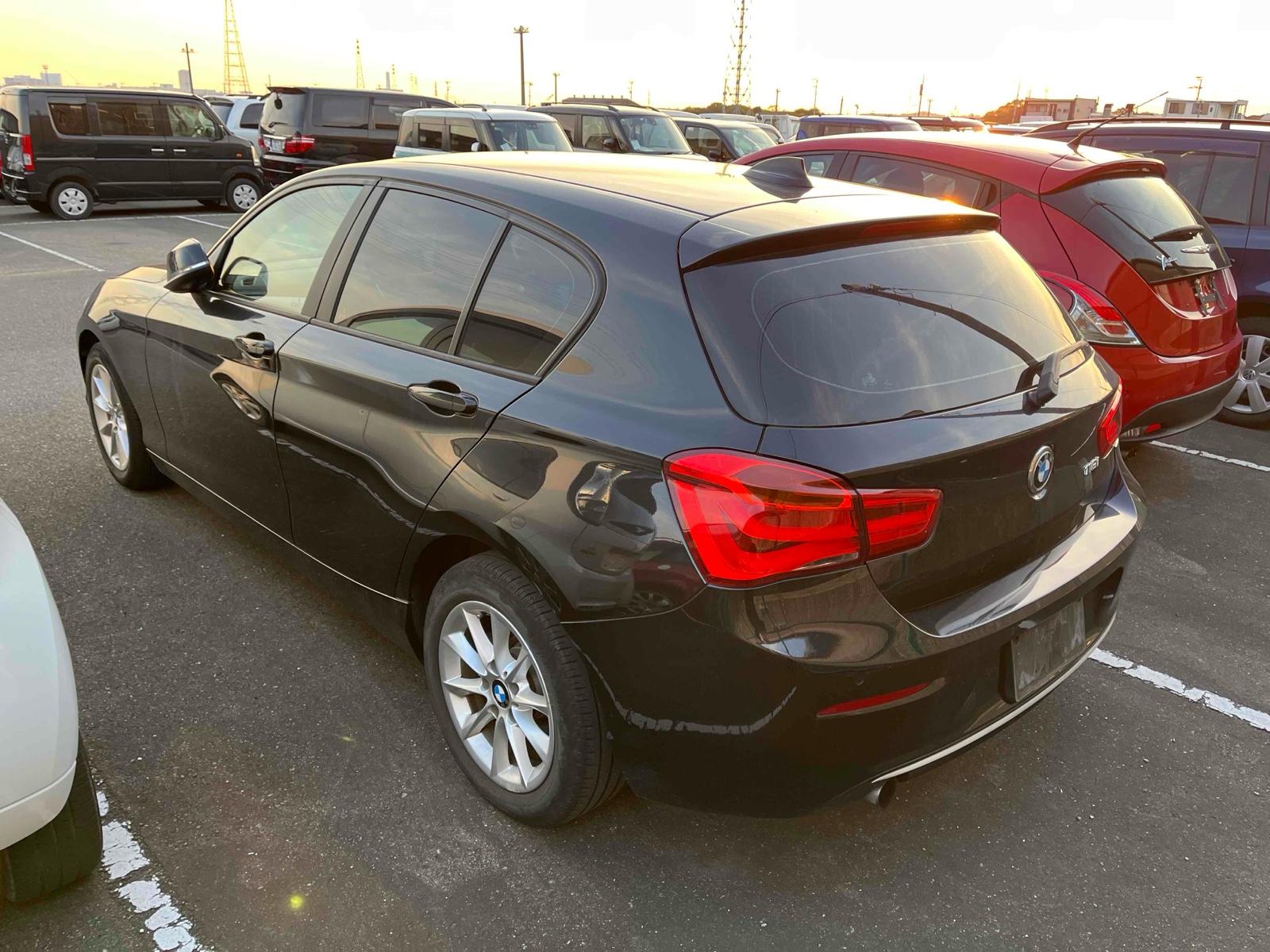 BMW 1 SERIES 5D 118I