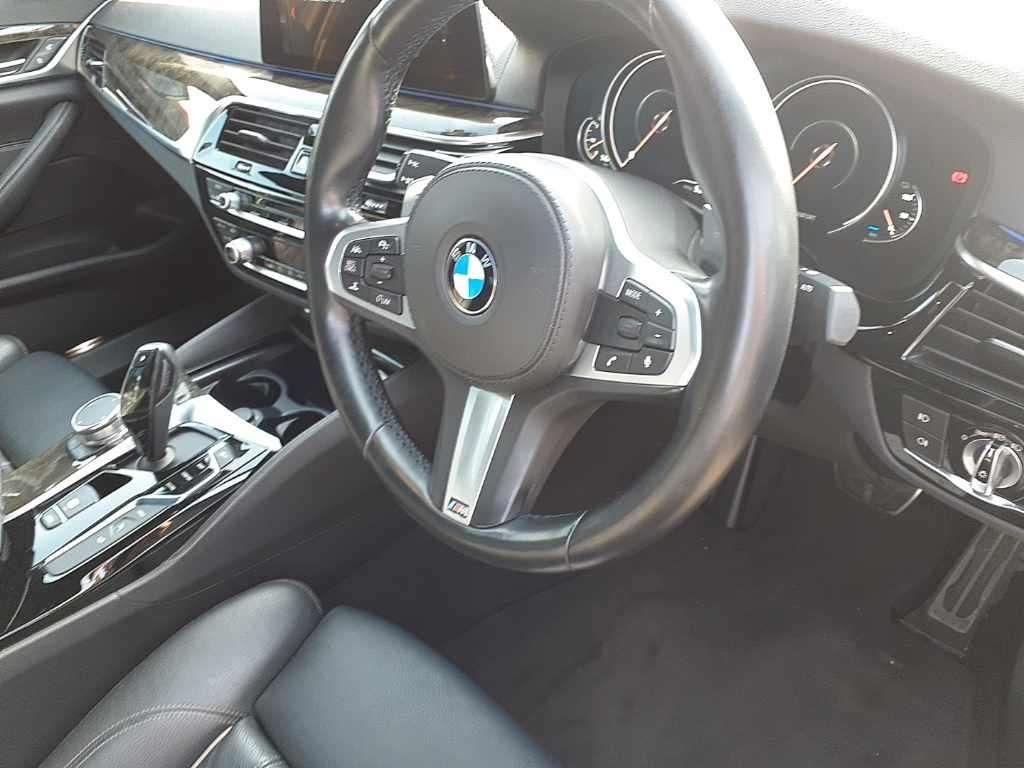 BMW 5 Series 530e Mｽﾎﾟｰﾂｱｲﾊﾟﾌｫﾏﾝｽ