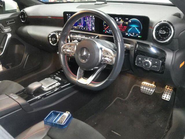 Mercedes-Benz A-class A200D AMG LINE