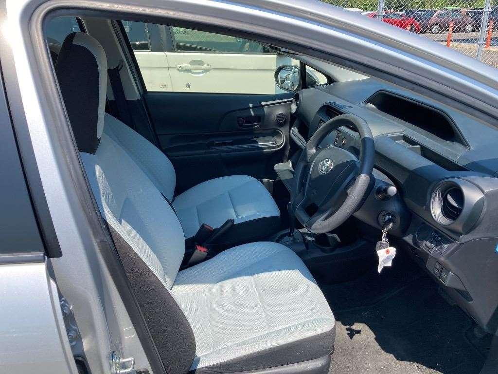 Toyota Aqua L