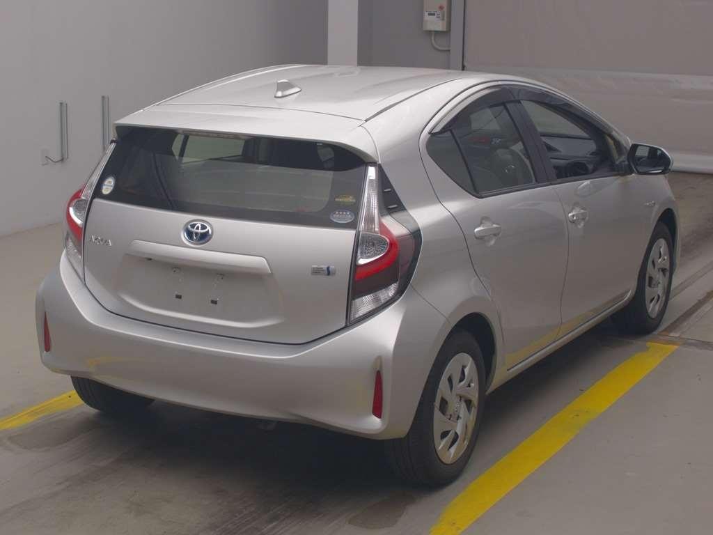 Toyota Aqua L